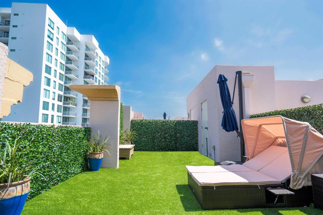 1000 FT PRIVATE ROOFTOP