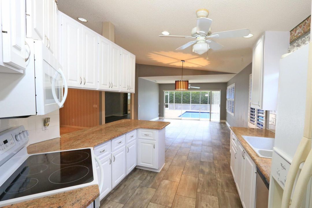 KITCHEN TO FAMILY RM