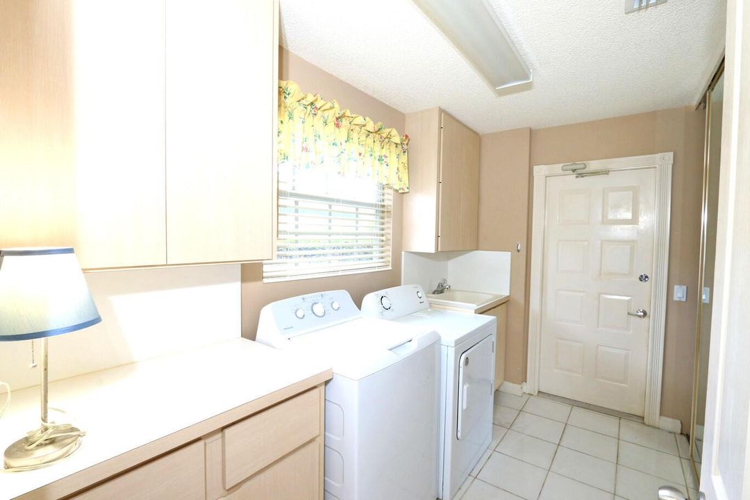 EXPANSIVE LAUNDRY ROOM!