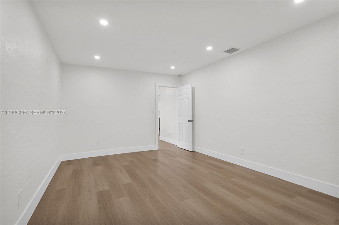 Недавно продано: $625,000 (5 спален, 3 ванн, 1931 Квадратных фут)