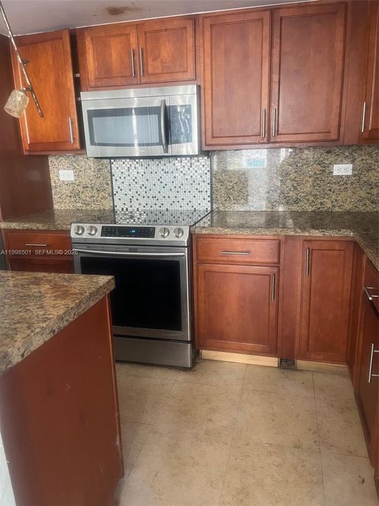 En Venta: $386,400 (3 camas, 2 baños, 1302 Pies cuadrados)