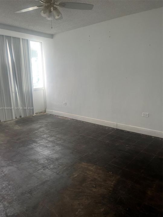 En Venta: $386,400 (3 camas, 2 baños, 1302 Pies cuadrados)