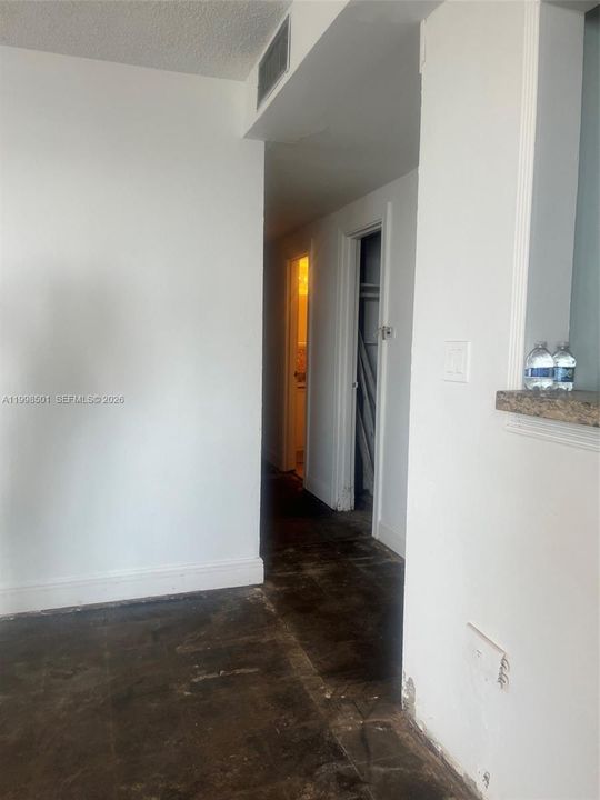 En Venta: $386,400 (3 camas, 2 baños, 1302 Pies cuadrados)