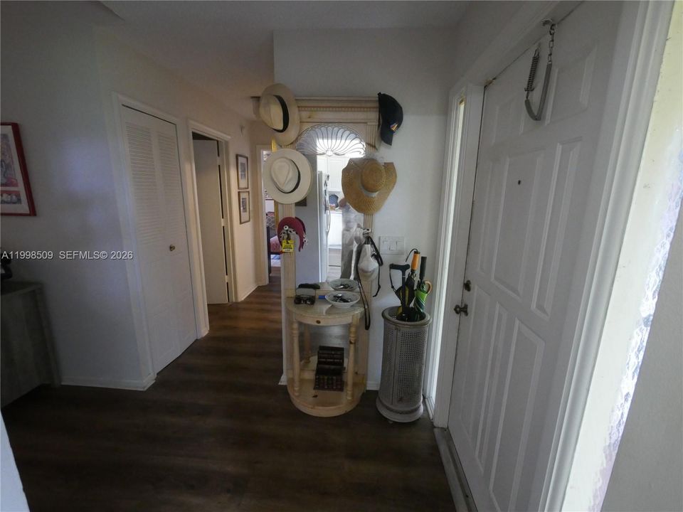 На продажу: $379,500 (2 спален, 2 ванн, 1586 Квадратных фут)