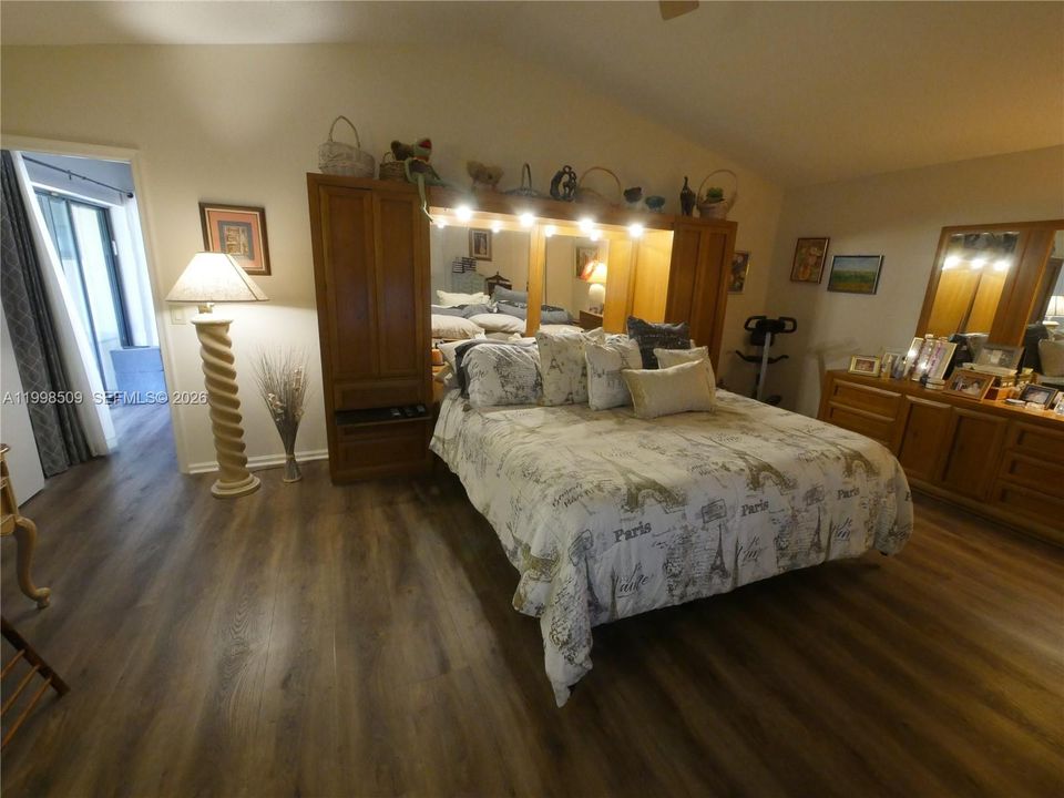 На продажу: $379,500 (2 спален, 2 ванн, 1586 Квадратных фут)