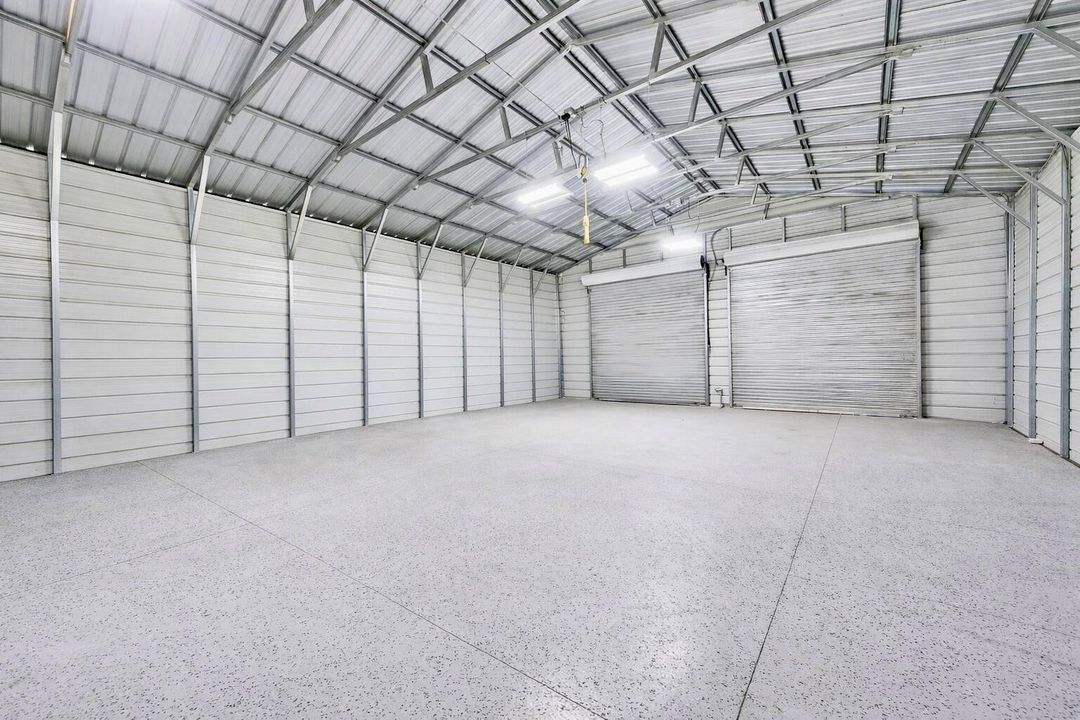 724 Virtually emptied Detached garage w