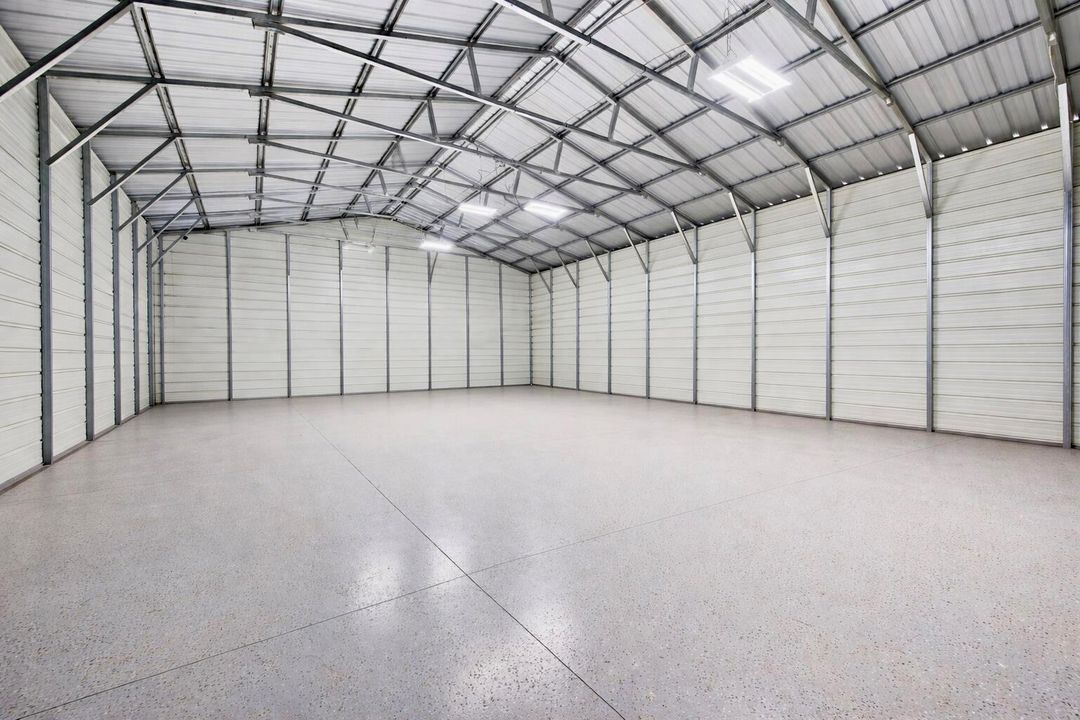 722 VS Spacious warehouse garage