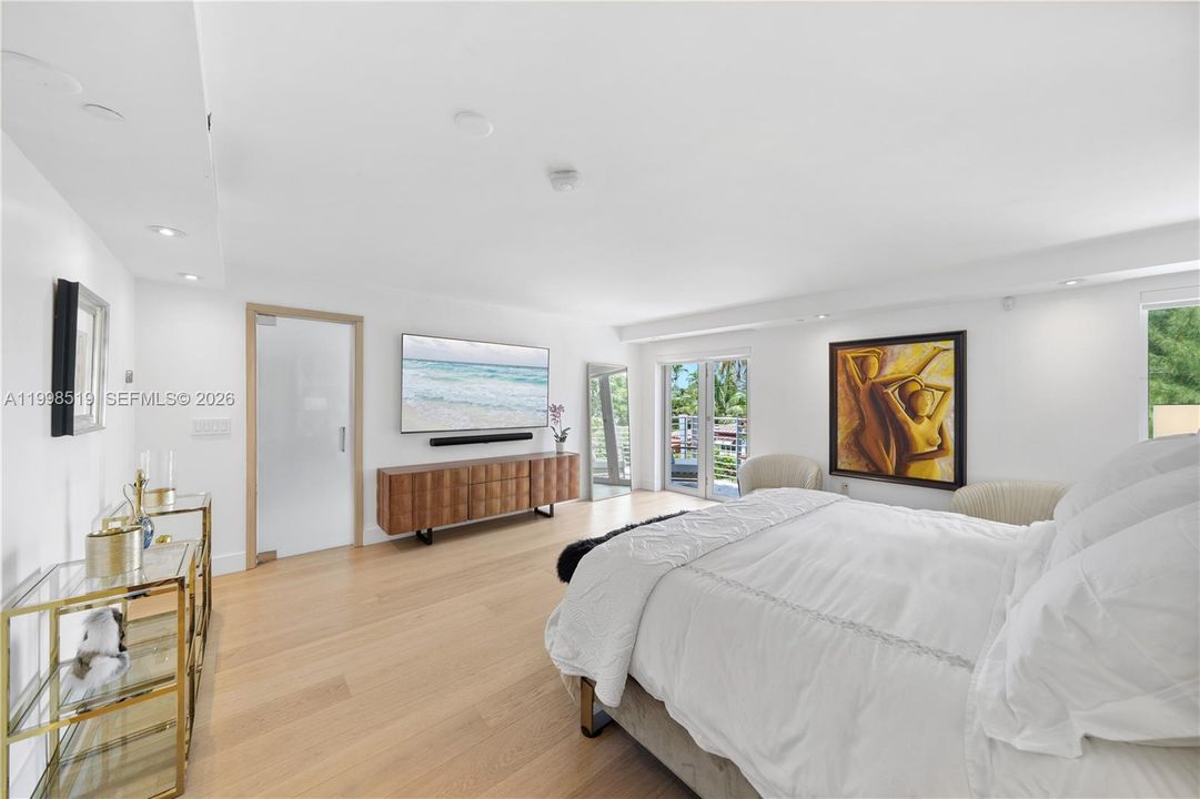 For Sale: $6,999,000 (4 beds, 5 baths, 6626 Square Feet)