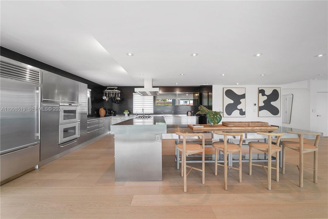 For Sale: $6,999,000 (4 beds, 5 baths, 6626 Square Feet)