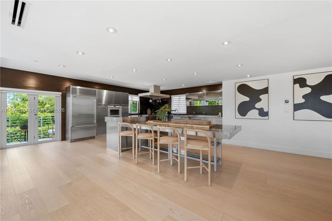 For Sale: $6,999,000 (4 beds, 5 baths, 6626 Square Feet)