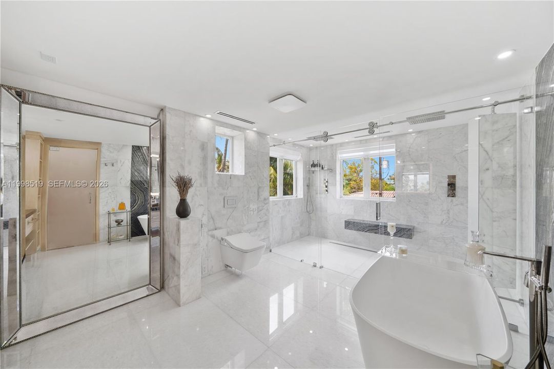 For Sale: $6,999,000 (4 beds, 5 baths, 6626 Square Feet)