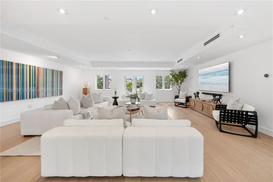 For Sale: $6,999,000 (4 beds, 5 baths, 6626 Square Feet)