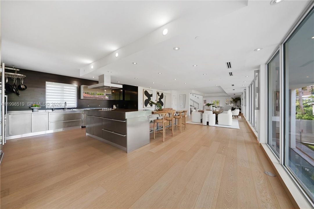 For Sale: $6,999,000 (4 beds, 5 baths, 6626 Square Feet)