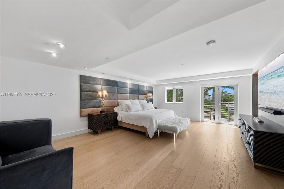For Sale: $6,999,000 (4 beds, 5 baths, 6626 Square Feet)