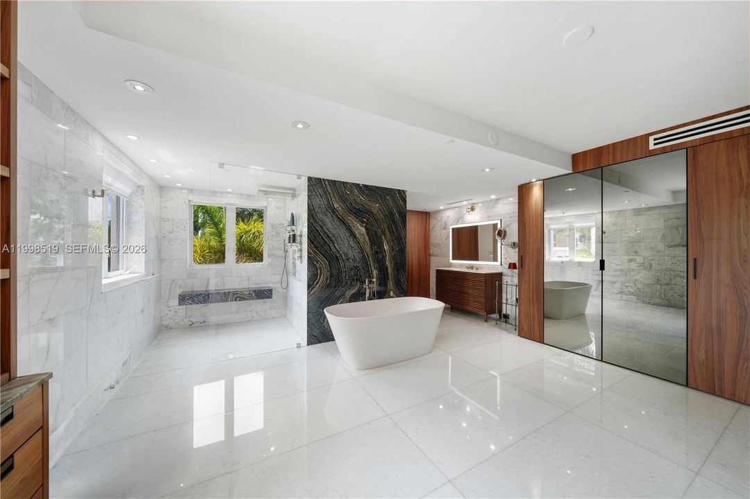 For Sale: $6,999,000 (4 beds, 5 baths, 6626 Square Feet)