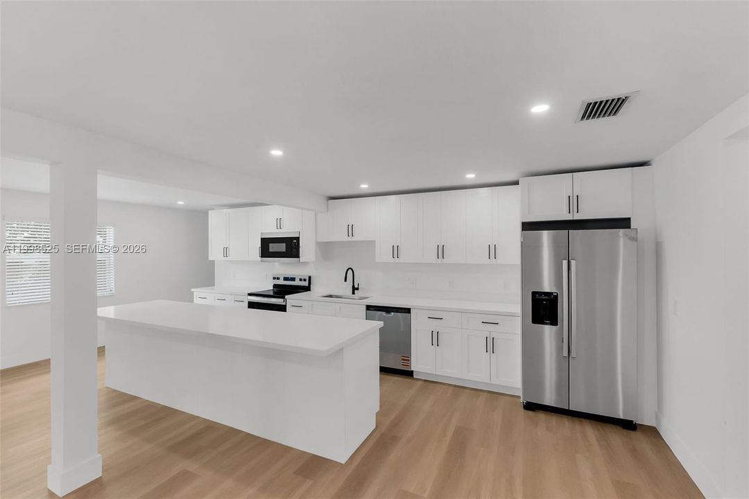 Activo con contrato: $624,999 (3 camas, 2 baños, 2773 Pies cuadrados)