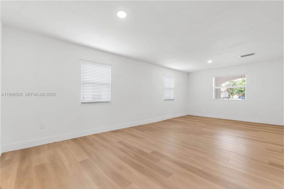 Activo con contrato: $624,999 (3 camas, 2 baños, 2773 Pies cuadrados)