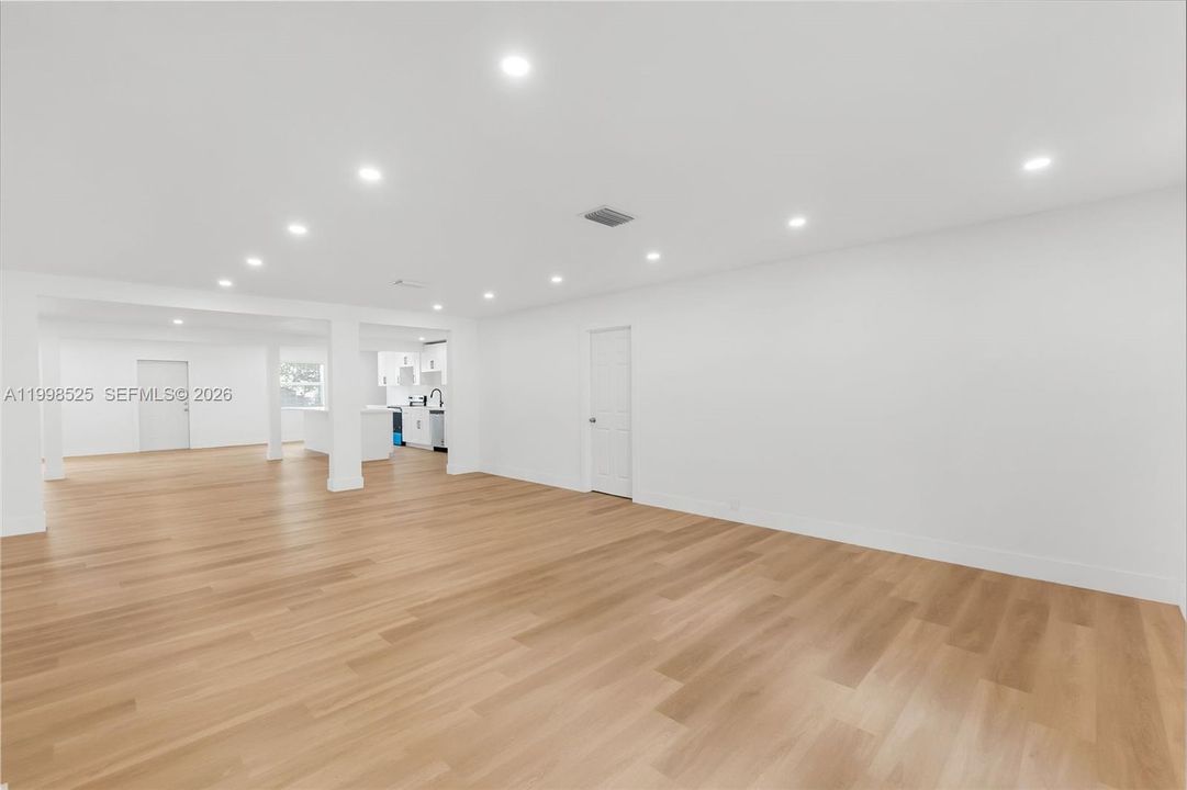 Activo con contrato: $624,999 (3 camas, 2 baños, 2773 Pies cuadrados)