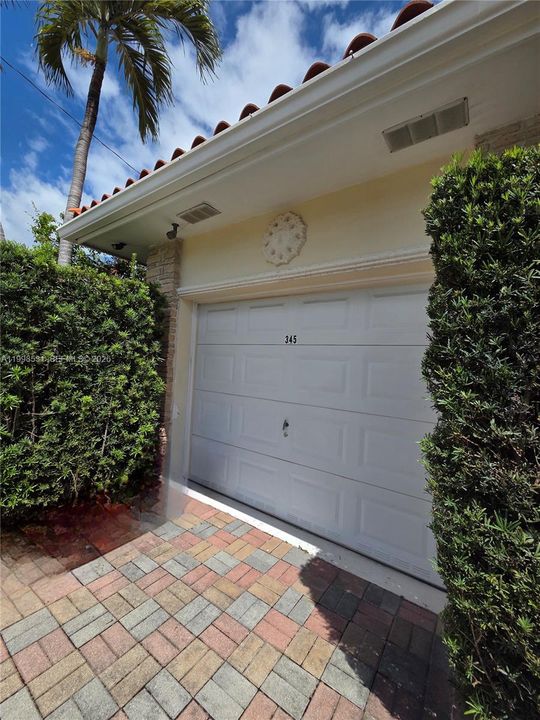 For Sale: $1,200,000 (2 beds, 2 baths, 1228 Square Feet)