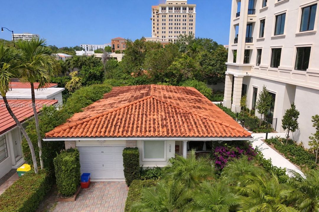 For Sale: $1,200,000 (2 beds, 2 baths, 1228 Square Feet)