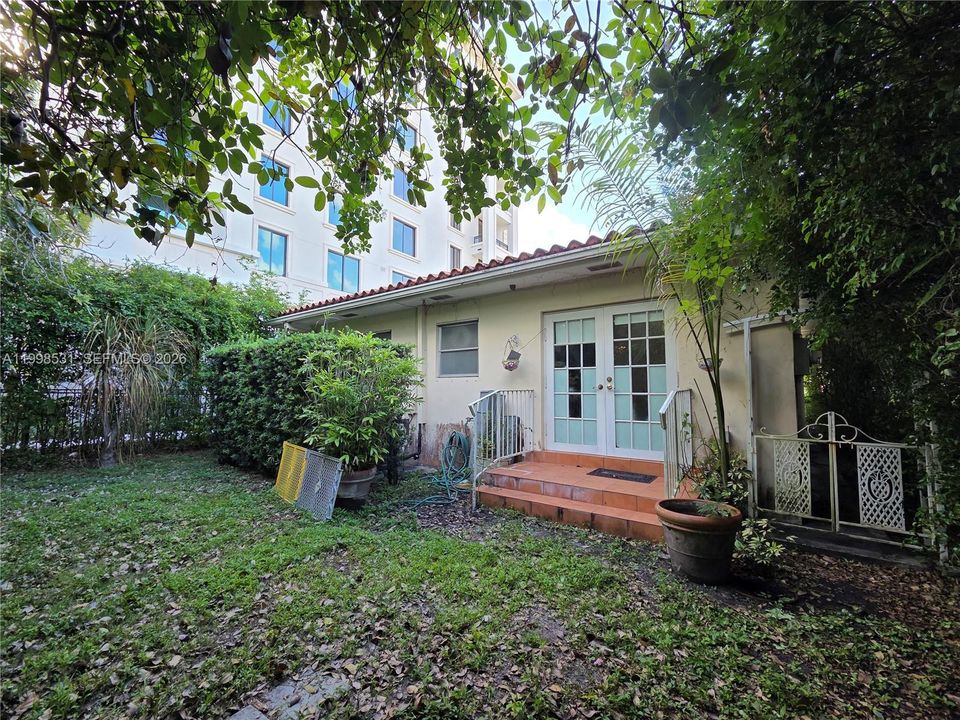 For Sale: $1,200,000 (2 beds, 2 baths, 1228 Square Feet)