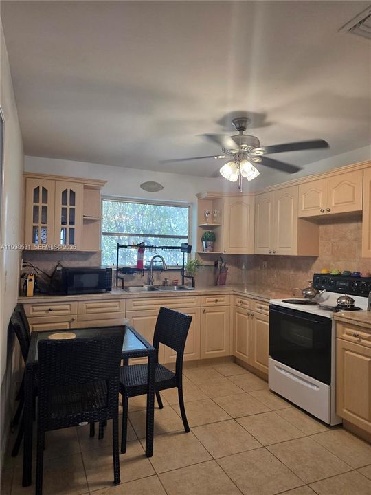 For Sale: $1,200,000 (2 beds, 2 baths, 1228 Square Feet)