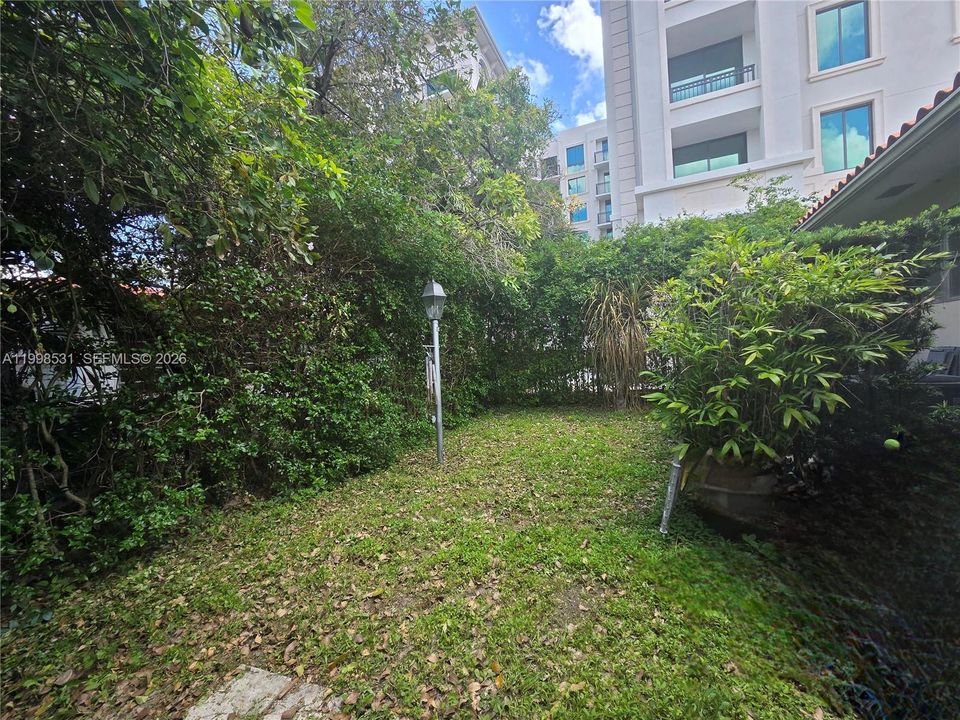 For Sale: $1,200,000 (2 beds, 2 baths, 1228 Square Feet)