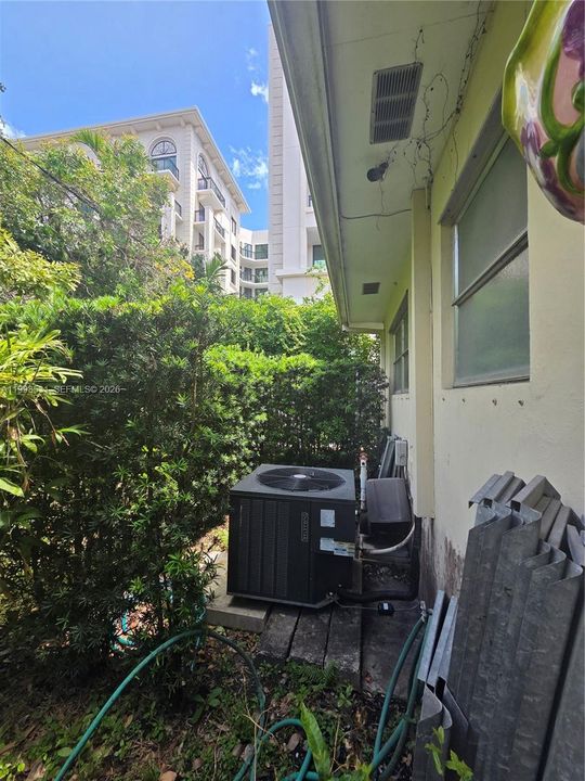 For Sale: $1,200,000 (2 beds, 2 baths, 1228 Square Feet)