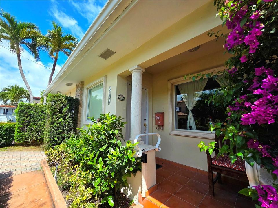 For Sale: $1,200,000 (2 beds, 2 baths, 1228 Square Feet)