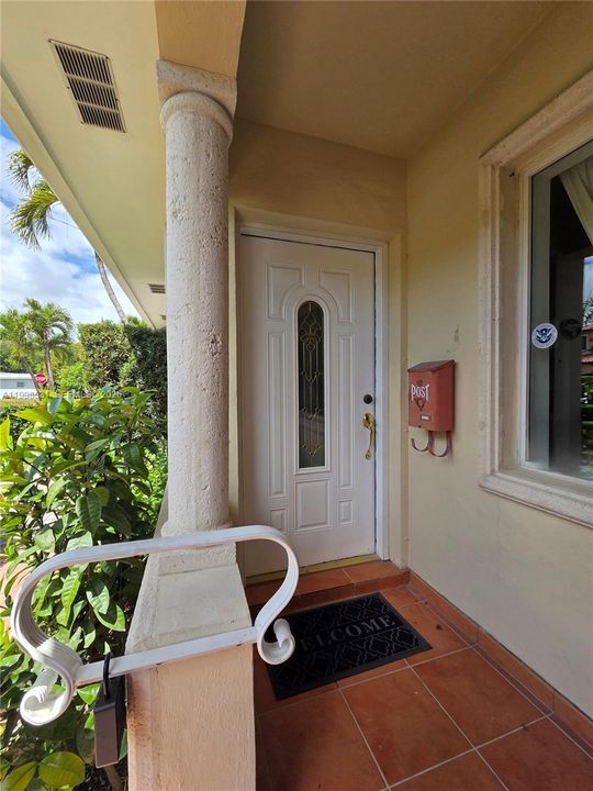 For Sale: $1,200,000 (2 beds, 2 baths, 1228 Square Feet)