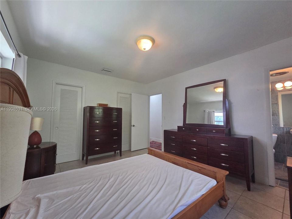 For Sale: $1,200,000 (2 beds, 2 baths, 1228 Square Feet)