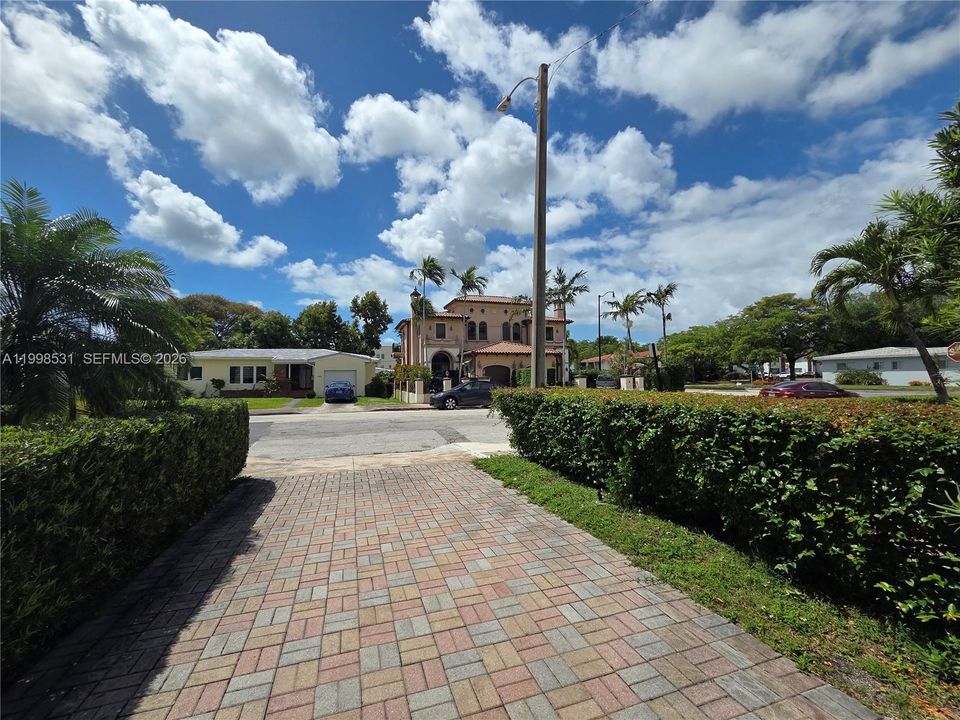 For Sale: $1,200,000 (2 beds, 2 baths, 1228 Square Feet)
