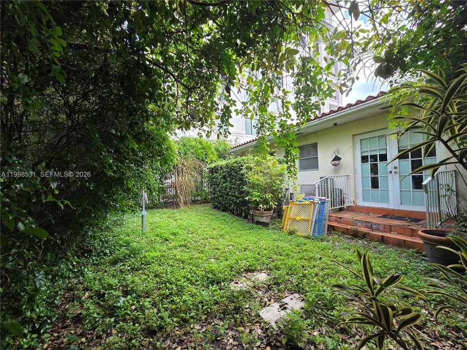 For Sale: $1,200,000 (2 beds, 2 baths, 1228 Square Feet)