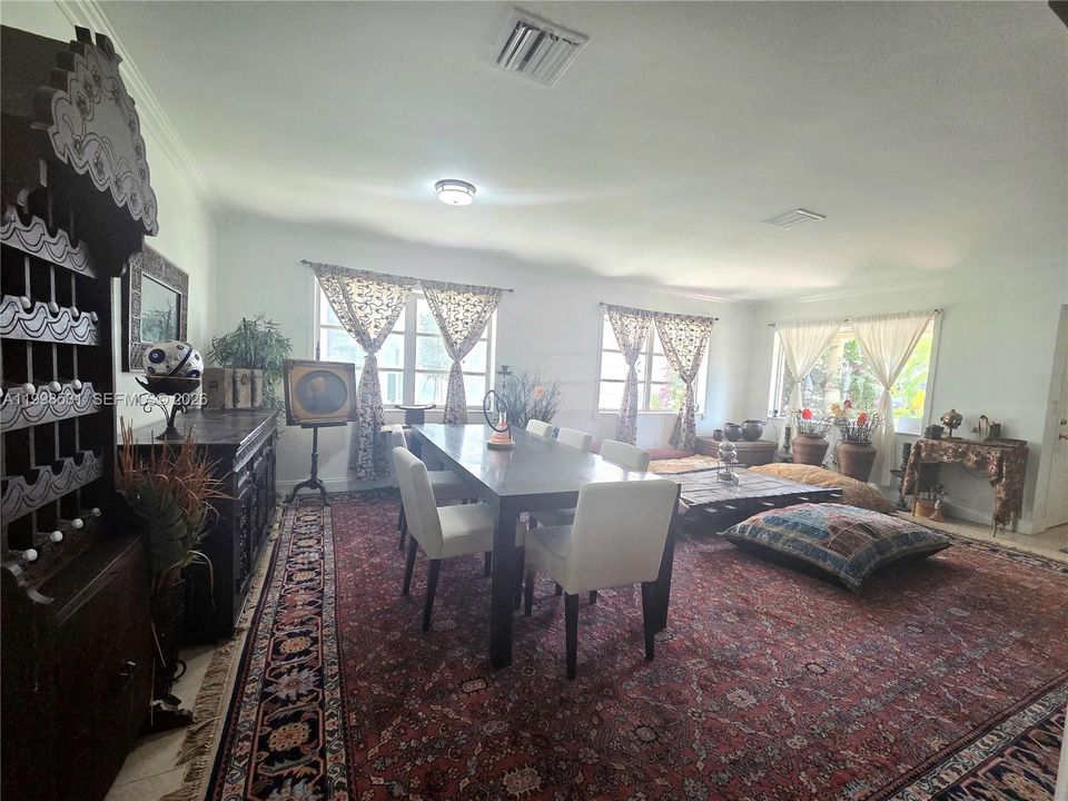 For Sale: $1,200,000 (2 beds, 2 baths, 1228 Square Feet)