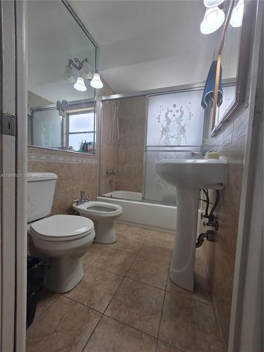 For Sale: $1,200,000 (2 beds, 2 baths, 1228 Square Feet)