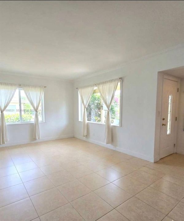 For Sale: $1,200,000 (2 beds, 2 baths, 1228 Square Feet)