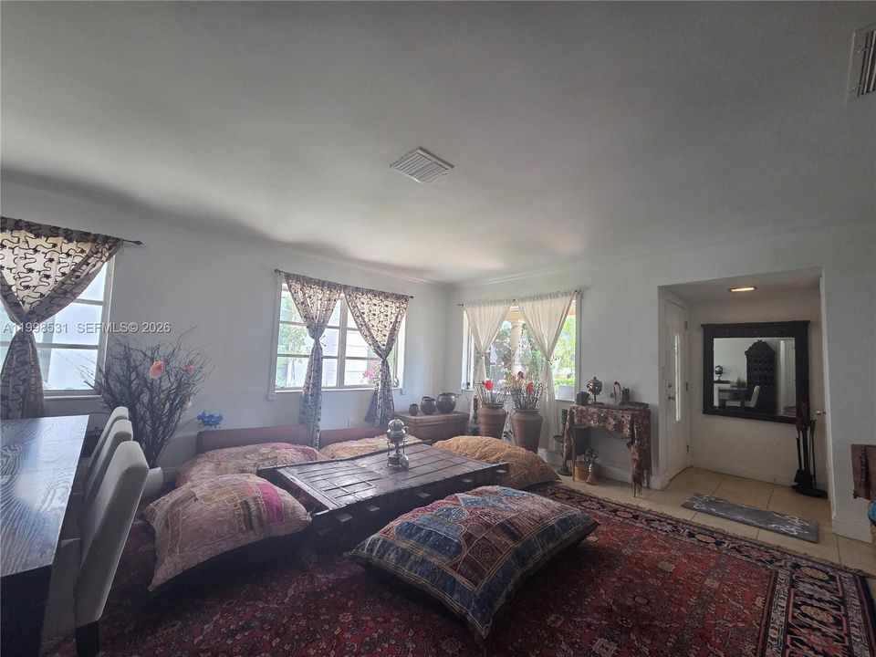 For Sale: $1,200,000 (2 beds, 2 baths, 1228 Square Feet)