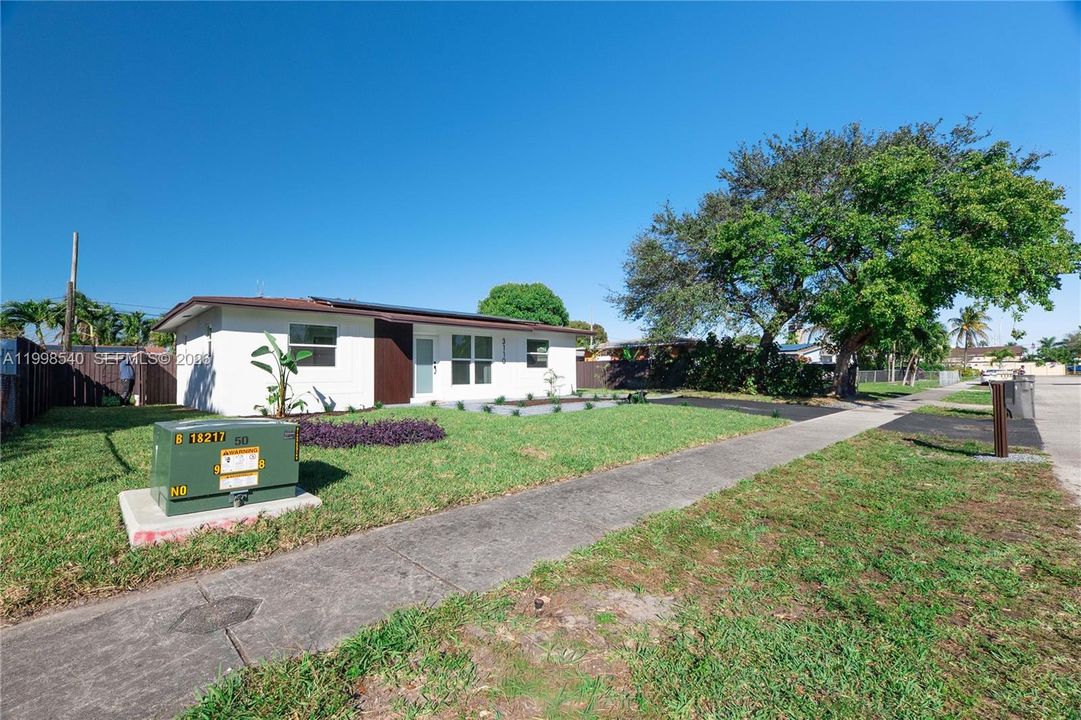 En Venta: $525,000 (3 camas, 2 baños, 1050 Pies cuadrados)