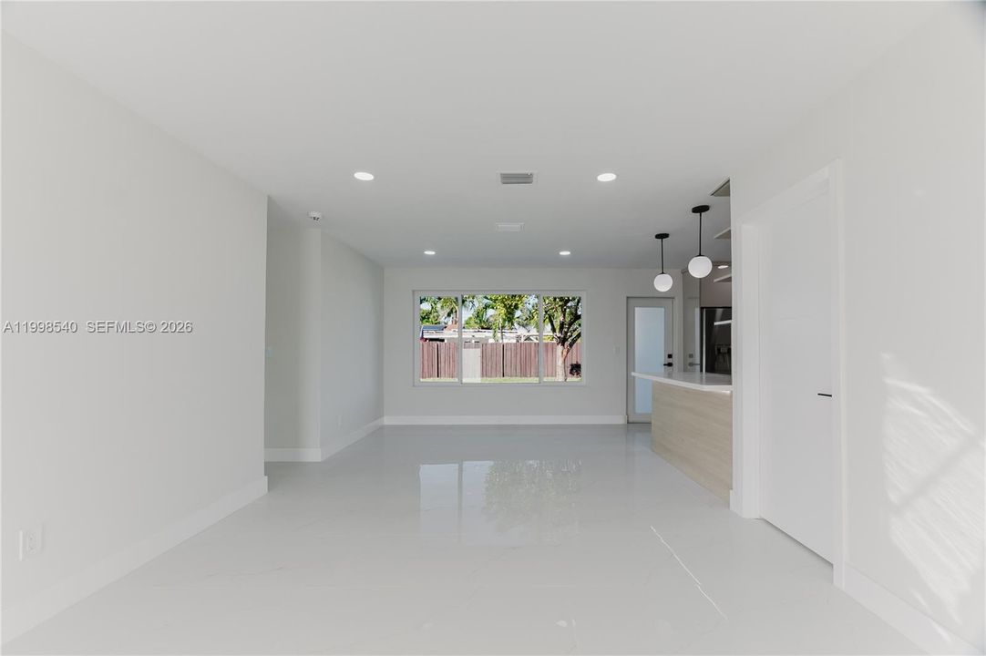 En Venta: $525,000 (3 camas, 2 baños, 1050 Pies cuadrados)