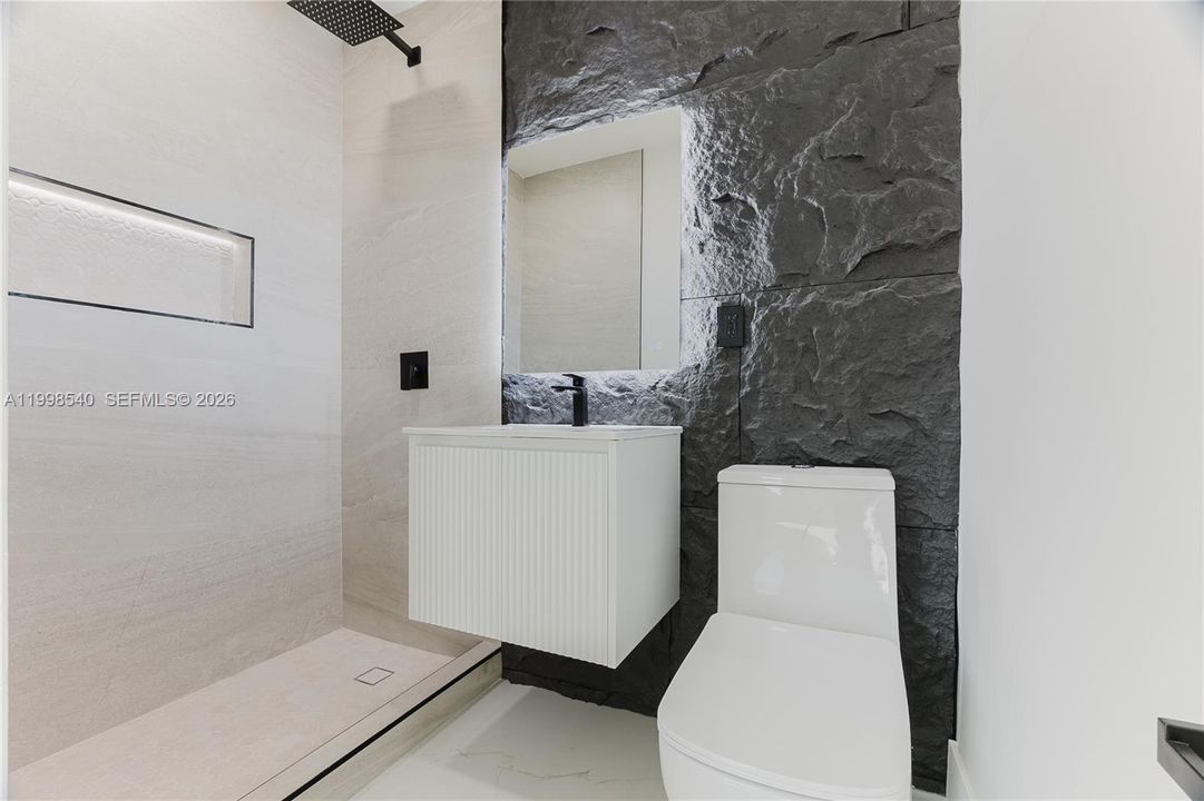 En Venta: $525,000 (3 camas, 2 baños, 1050 Pies cuadrados)