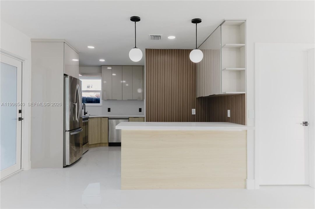 En Venta: $525,000 (3 camas, 2 baños, 1050 Pies cuadrados)