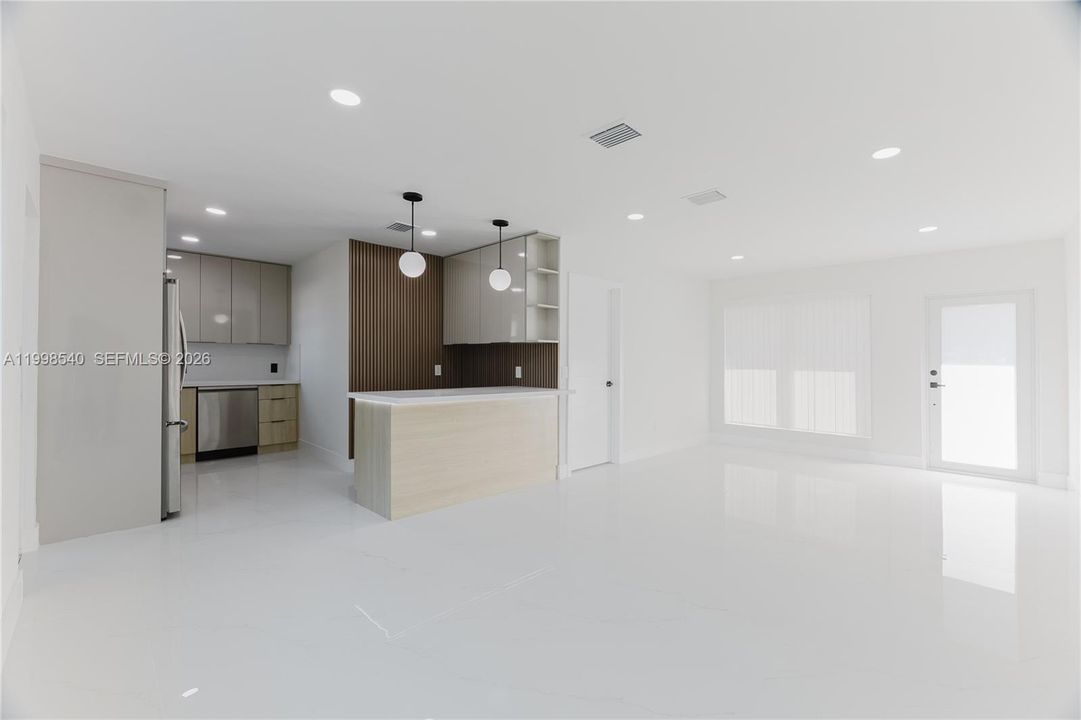En Venta: $525,000 (3 camas, 2 baños, 1050 Pies cuadrados)
