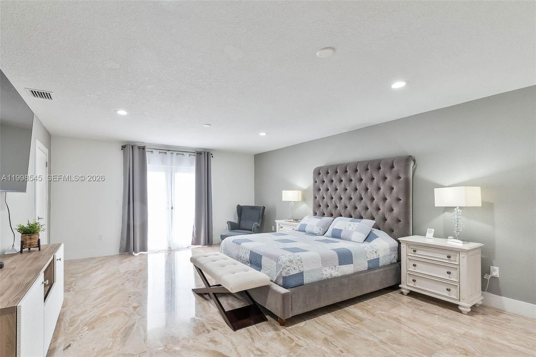 Недавно арендовано: $9,000 (5 спален, 4 ванн, 3693 Квадратных фут)