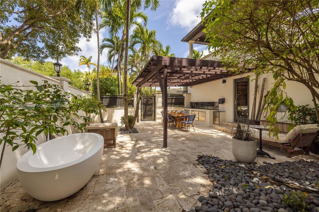 For Sale: $4,500,000 (5 beds, 4 baths, 3955 Square Feet)