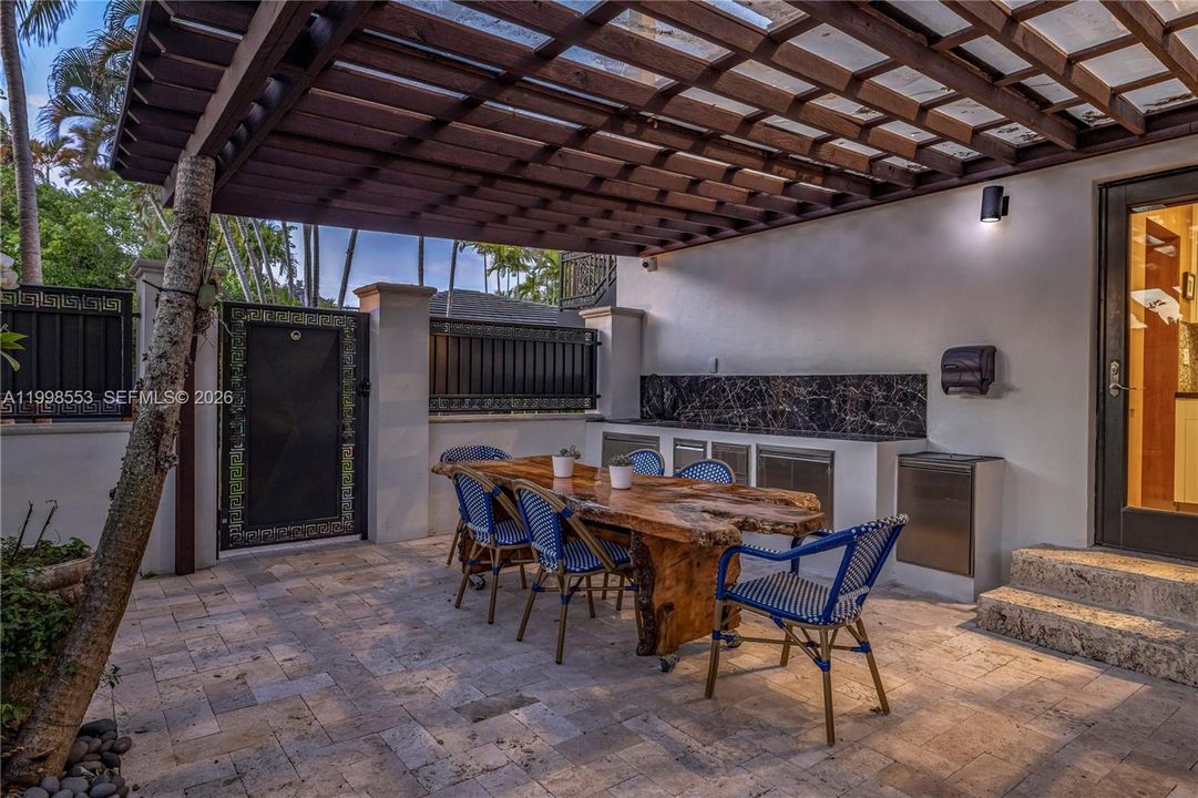 For Sale: $4,500,000 (5 beds, 4 baths, 3955 Square Feet)