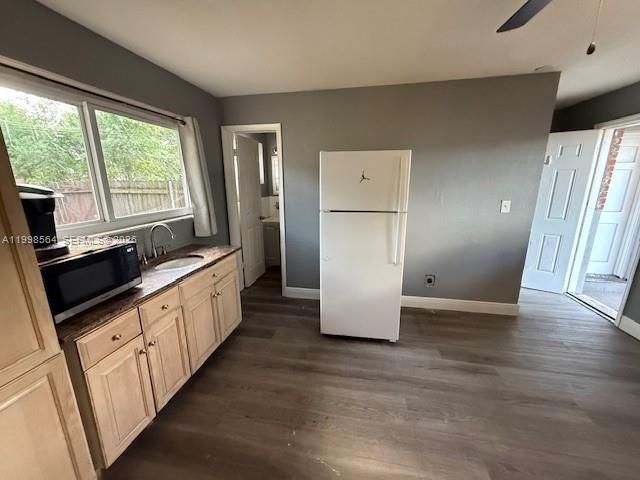 For Rent: $1,400 (0 beds, 1 baths, 2275 Square Feet)