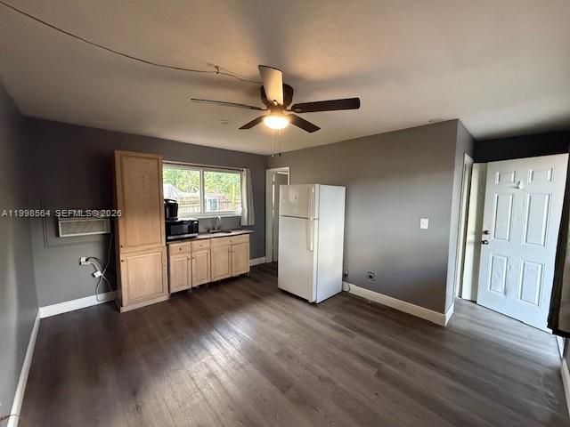 For Rent: $1,400 (0 beds, 1 baths, 2275 Square Feet)