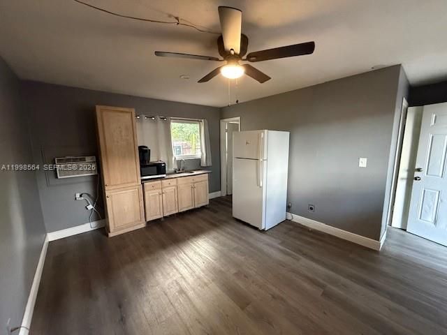 For Rent: $1,400 (0 beds, 1 baths, 2275 Square Feet)