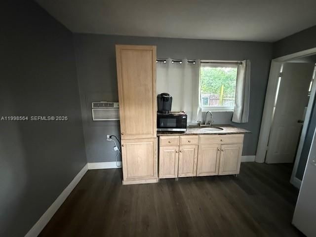 For Rent: $1,400 (0 beds, 1 baths, 2275 Square Feet)