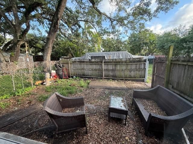 For Rent: $1,400 (0 beds, 1 baths, 2275 Square Feet)